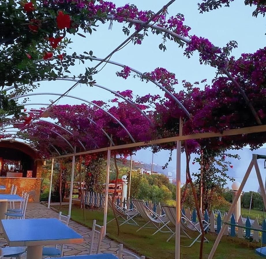 Hotel Sirena Radhima Kültér fotó