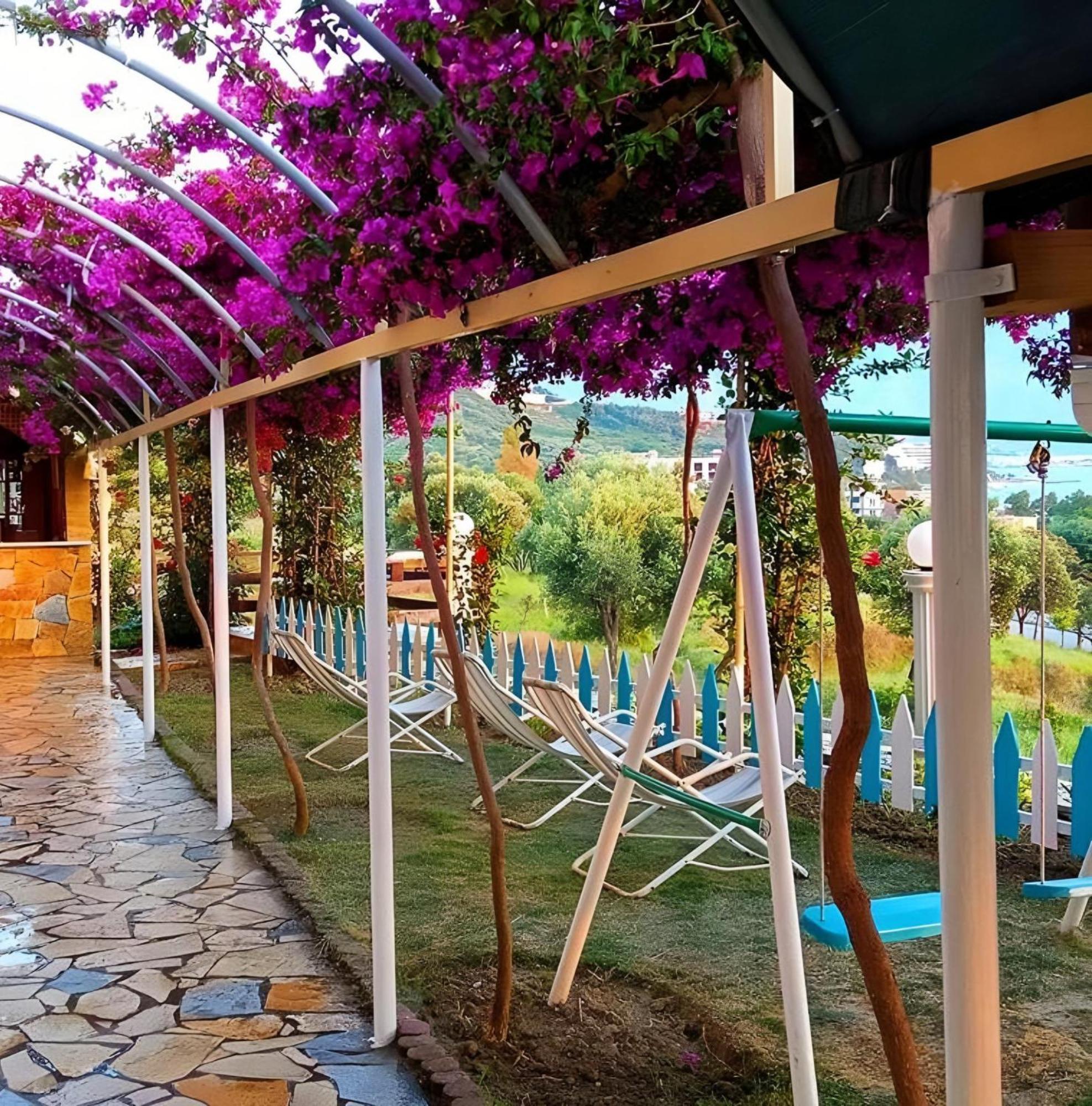 Hotel Sirena Radhima Kültér fotó