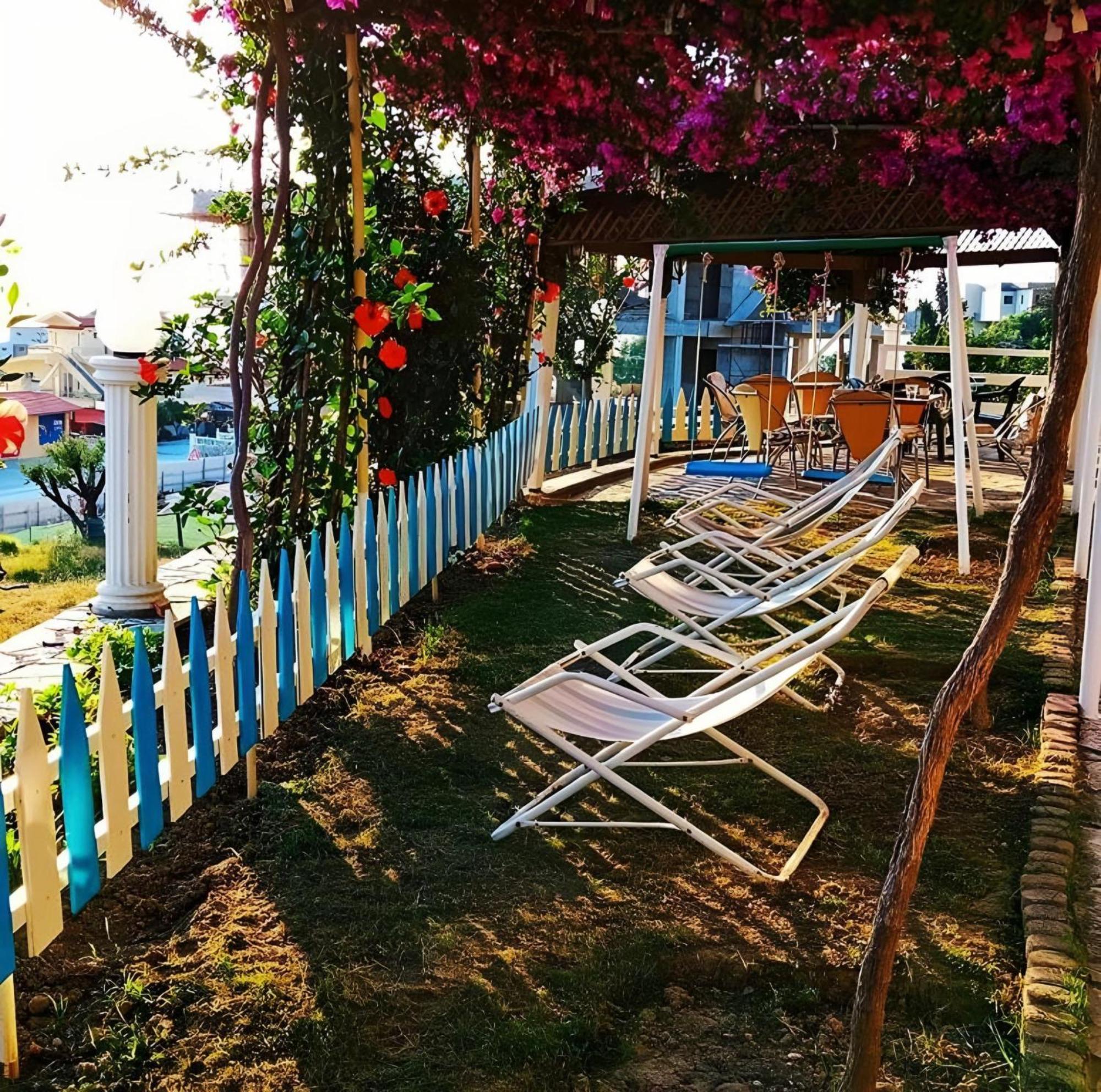Hotel Sirena Radhima Kültér fotó