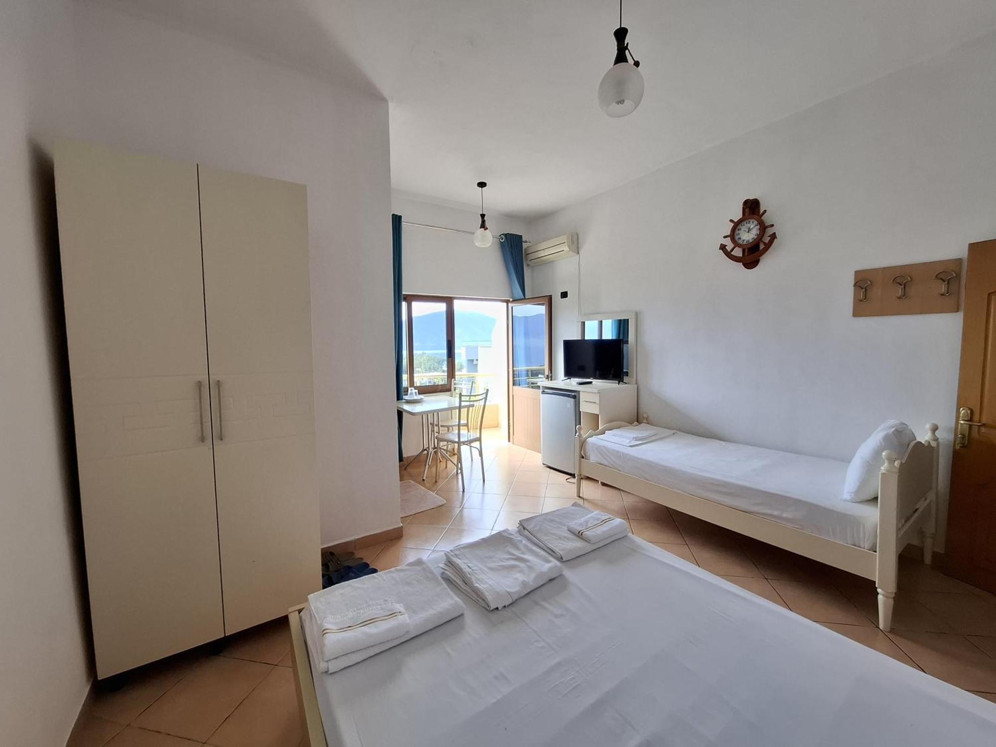 Hotel Sirena Radhima Kültér fotó