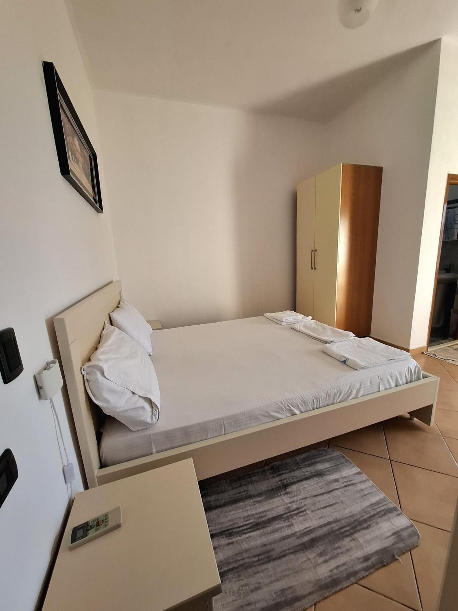 Hotel Sirena Radhima Kültér fotó