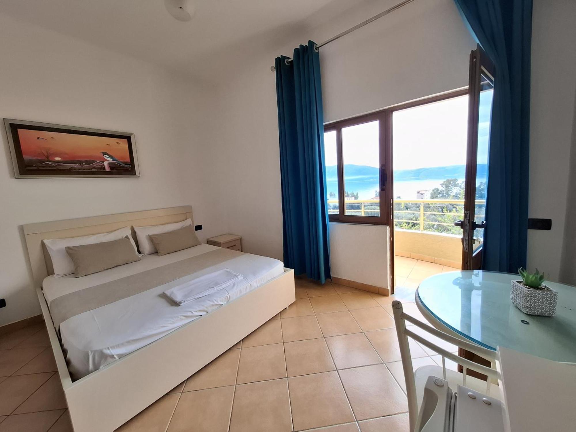 Hotel Sirena Radhima Kültér fotó