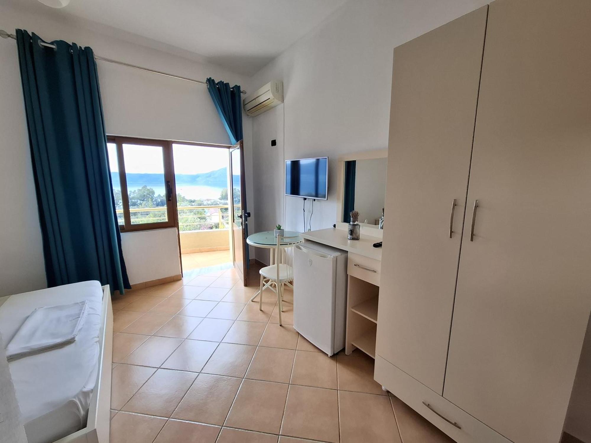 Hotel Sirena Radhima Kültér fotó