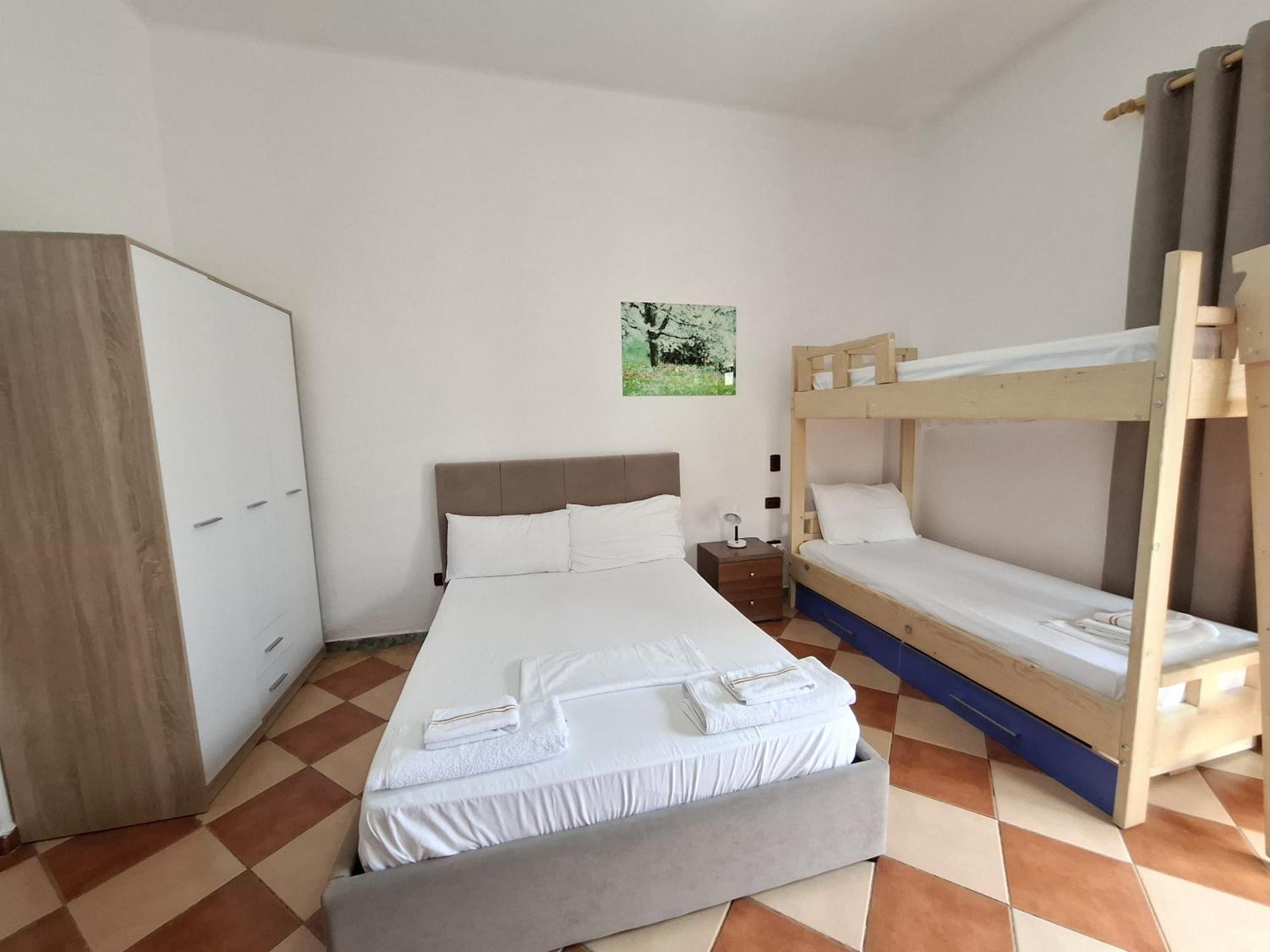 Hotel Sirena Radhima Kültér fotó