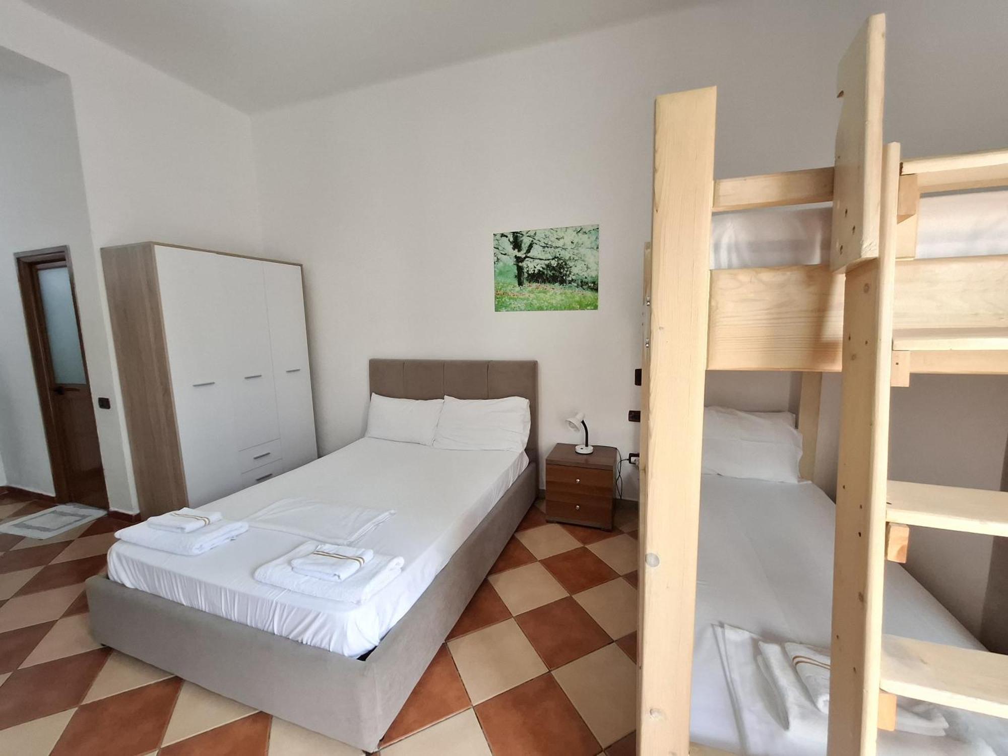 Hotel Sirena Radhima Kültér fotó