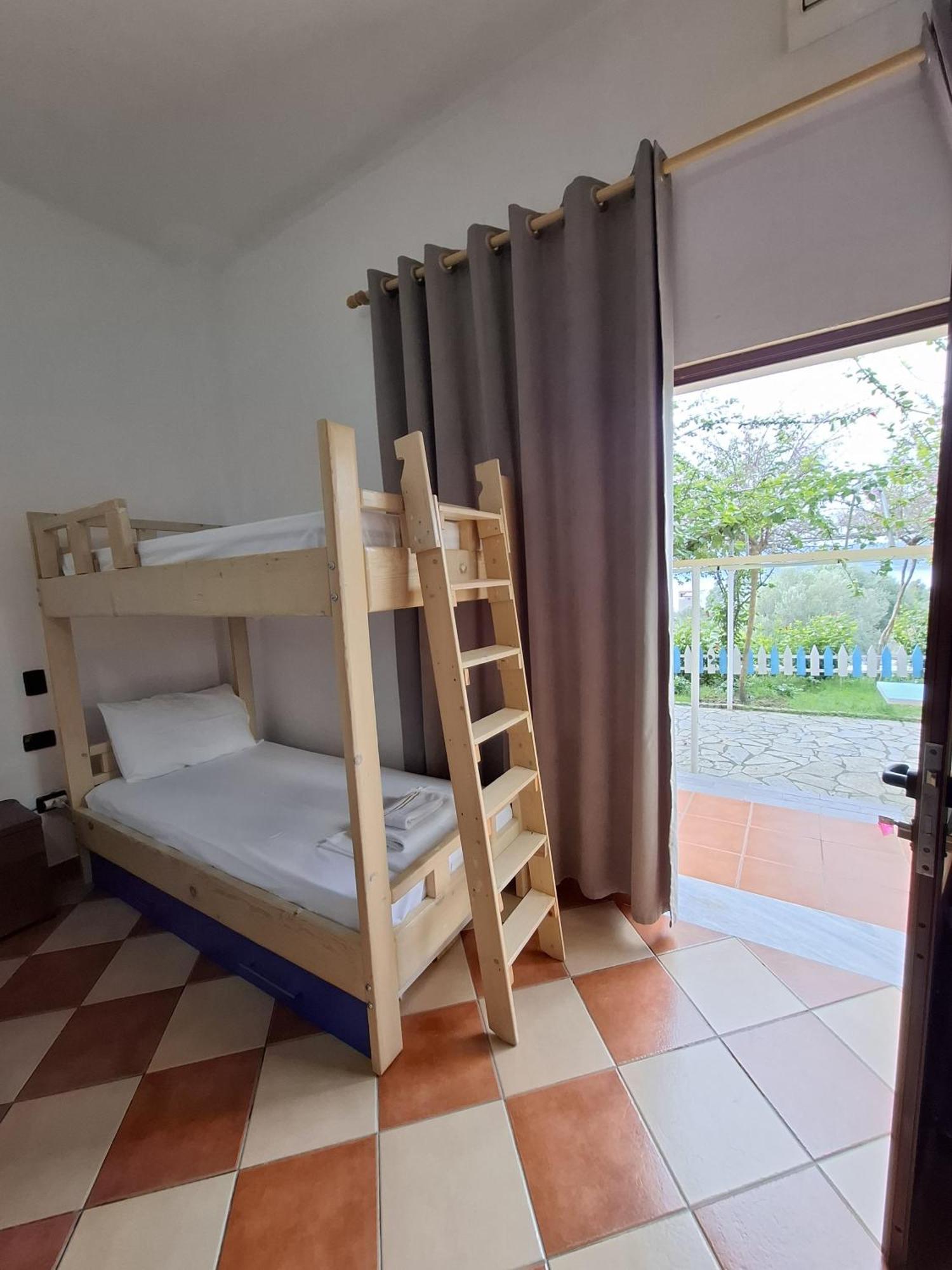 Hotel Sirena Radhima Kültér fotó